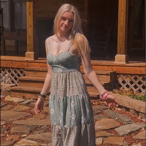 Meet your Posher, Tracie - Picture 3 of 3